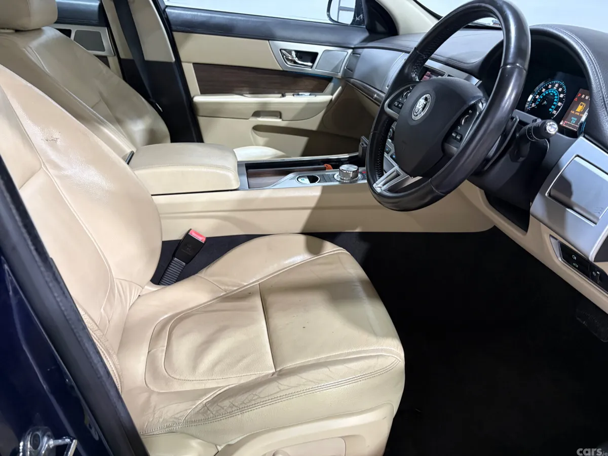 Jaguar XF Saloon, Diesel, 2013, Blue