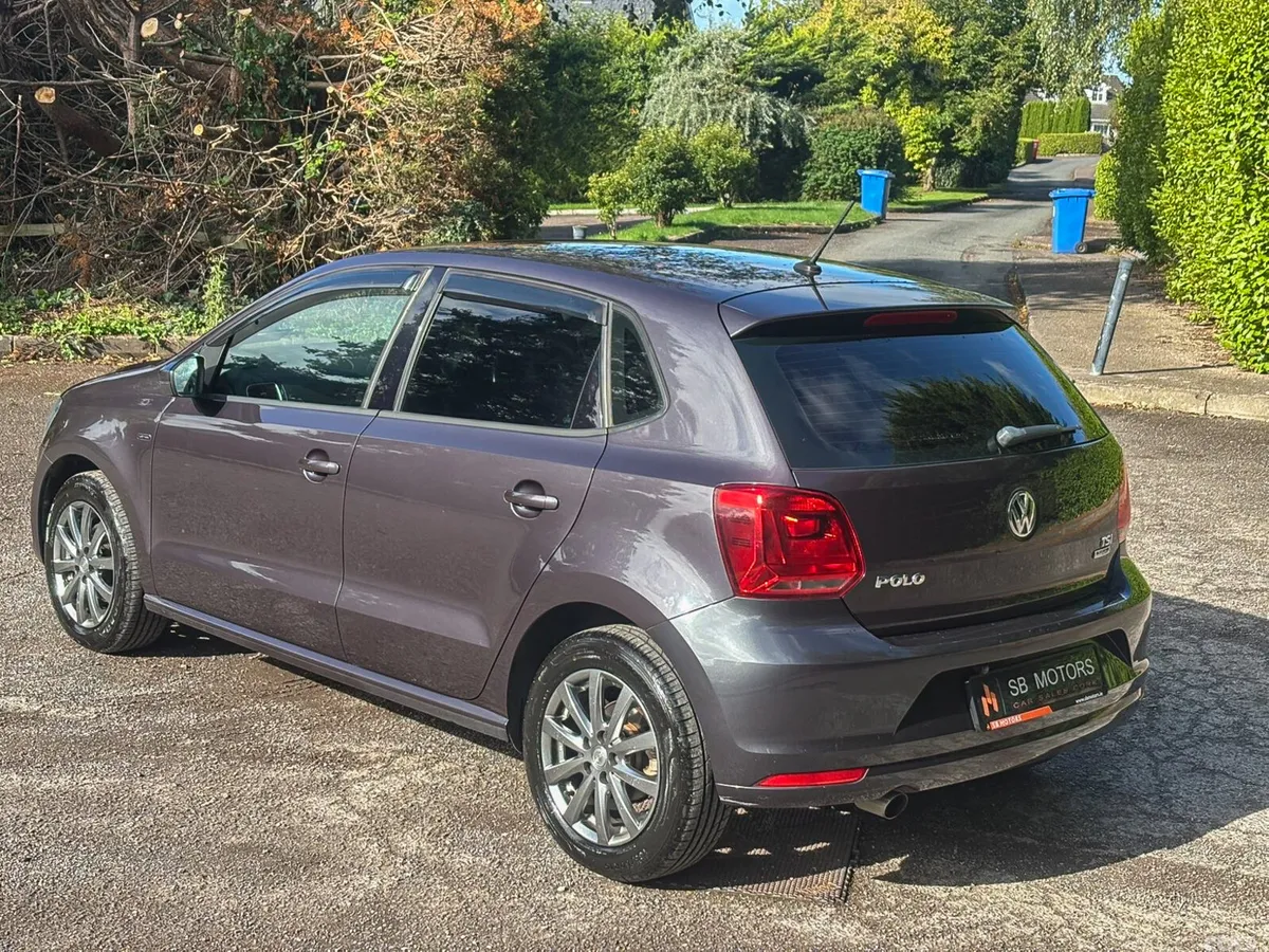 Volkswagen Polo Hatchback, Petrol, 2015, Grey
