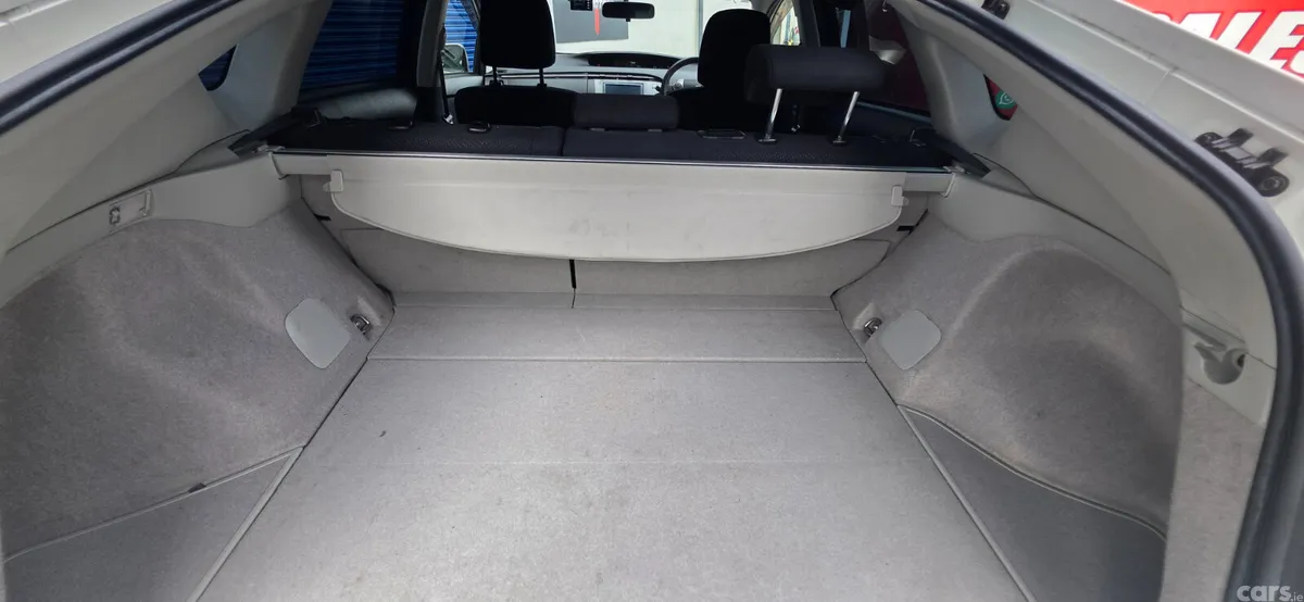 Toyota Prius Hatchback, Petrol Hybrid, 2014, White