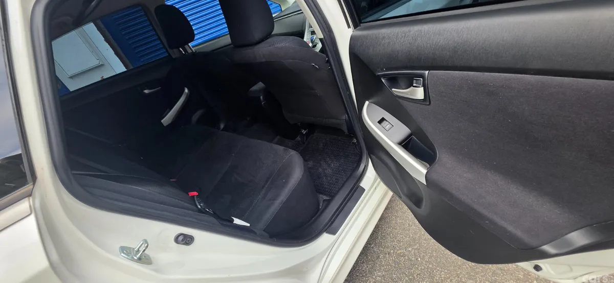 Toyota Prius Hatchback, Petrol Hybrid, 2014, White