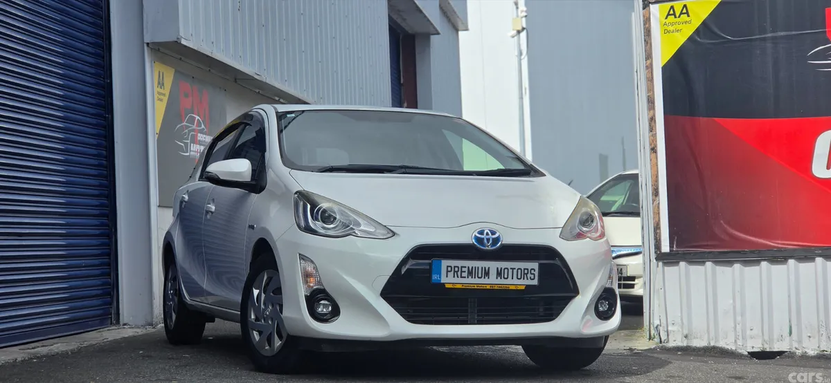 Toyota Aqua Hatchback, Petrol Hybrid, 2015, White