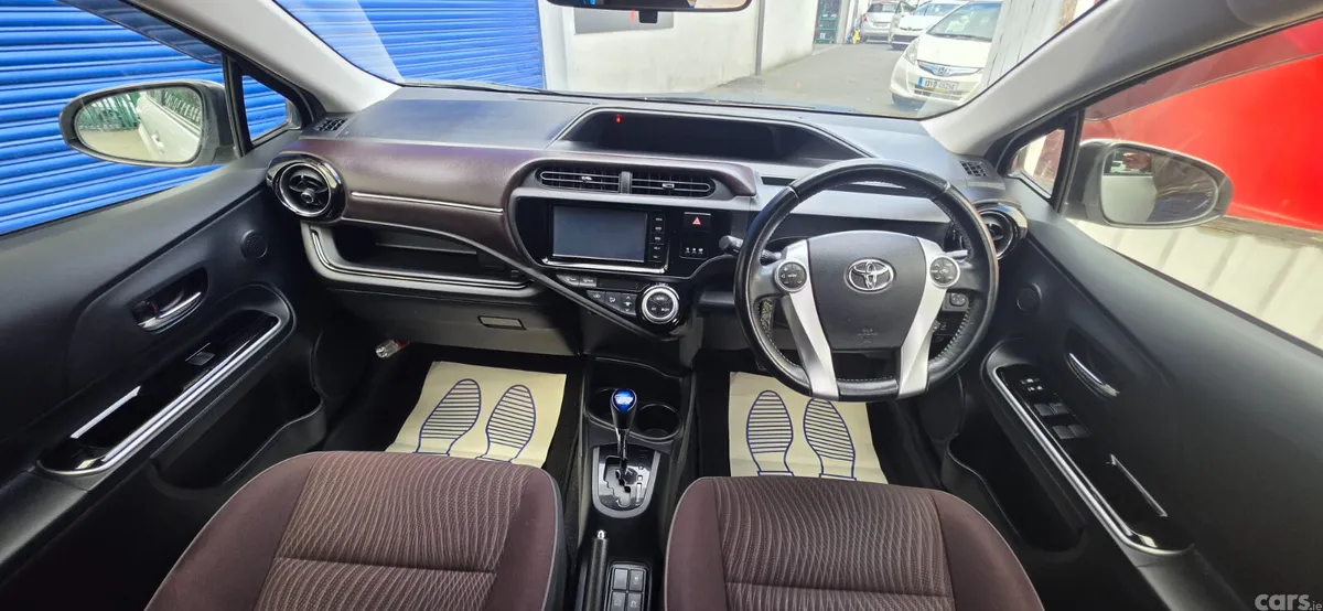 Toyota Aqua Hatchback, Petrol Hybrid, 2015, White