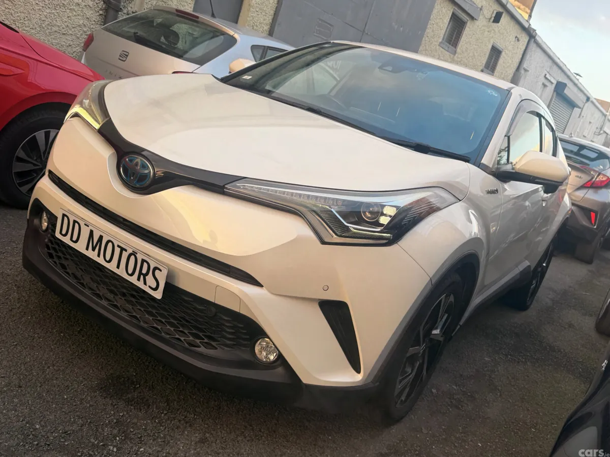 Toyota C-HR SUV, Petrol Hybrid, 2017, White
