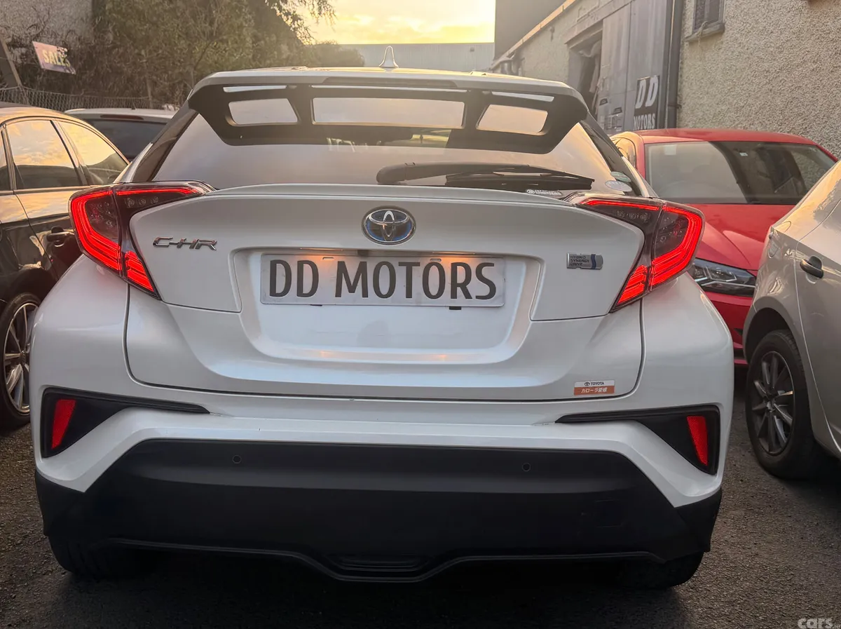 Toyota C-HR SUV, Petrol Hybrid, 2017, White