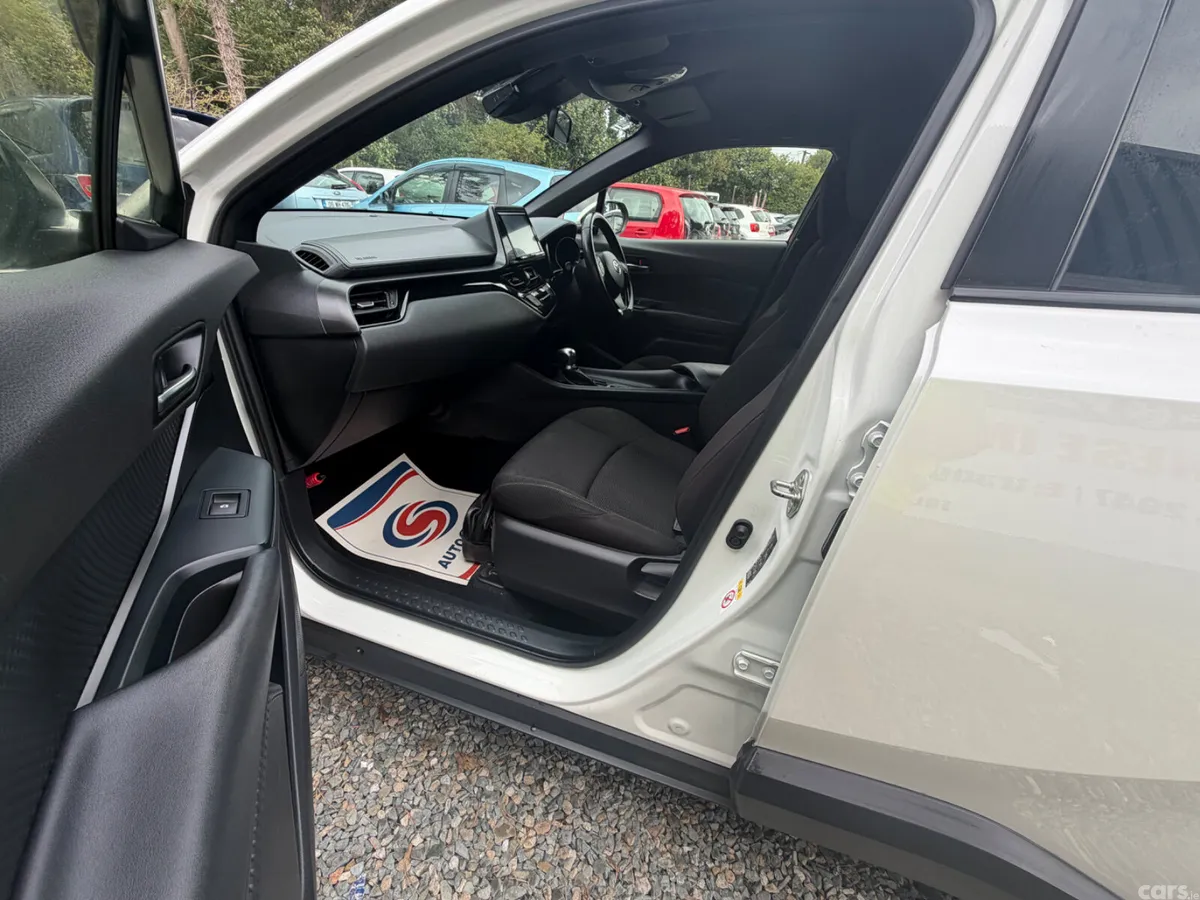 Toyota C-HR SUV, Petrol Hybrid, 2018, White