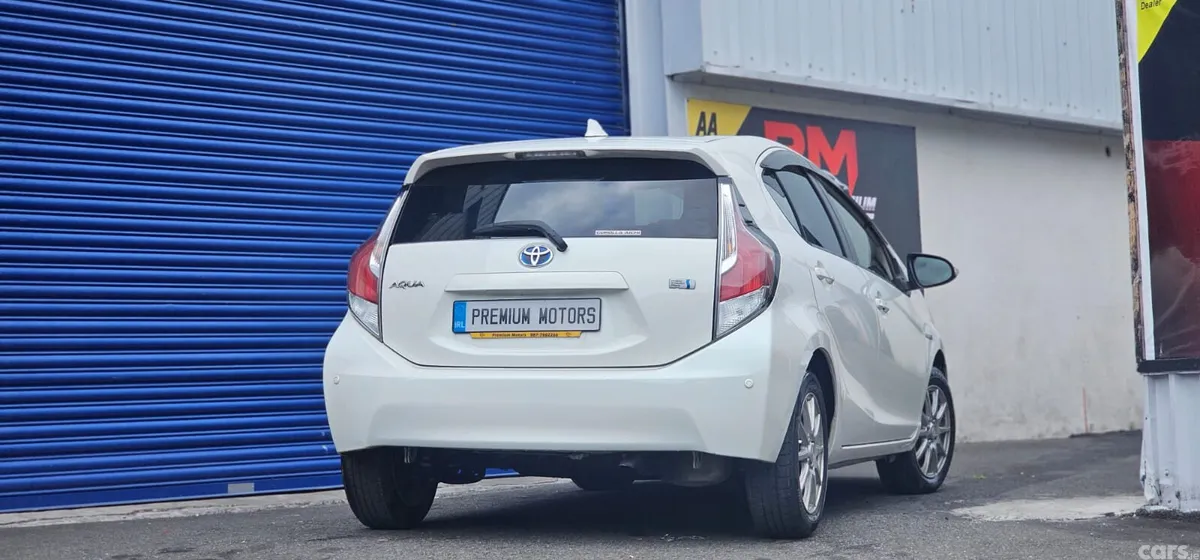 Toyota Aqua Hatchback, Petrol Hybrid, 2015, White