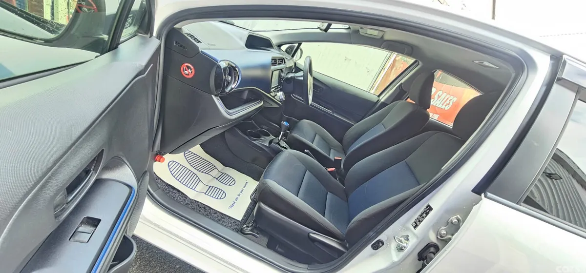 Toyota Aqua Hatchback, Petrol Hybrid, 2015, White