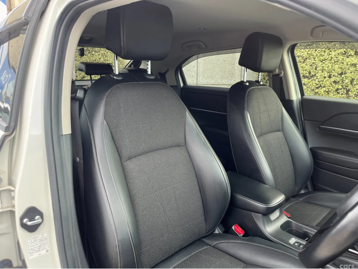 Honda Vezel SUV, Petrol Hybrid, 2022, White