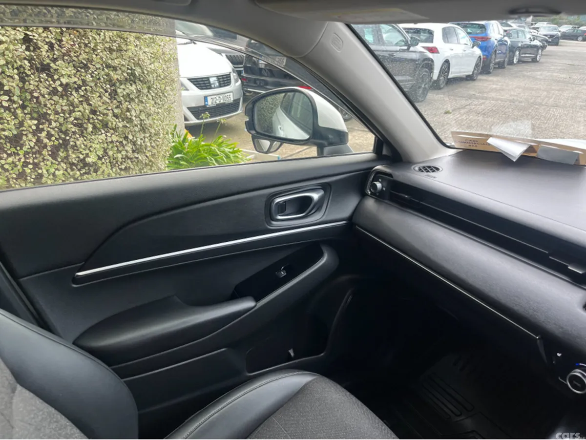 Honda Vezel SUV, Petrol Hybrid, 2022, White