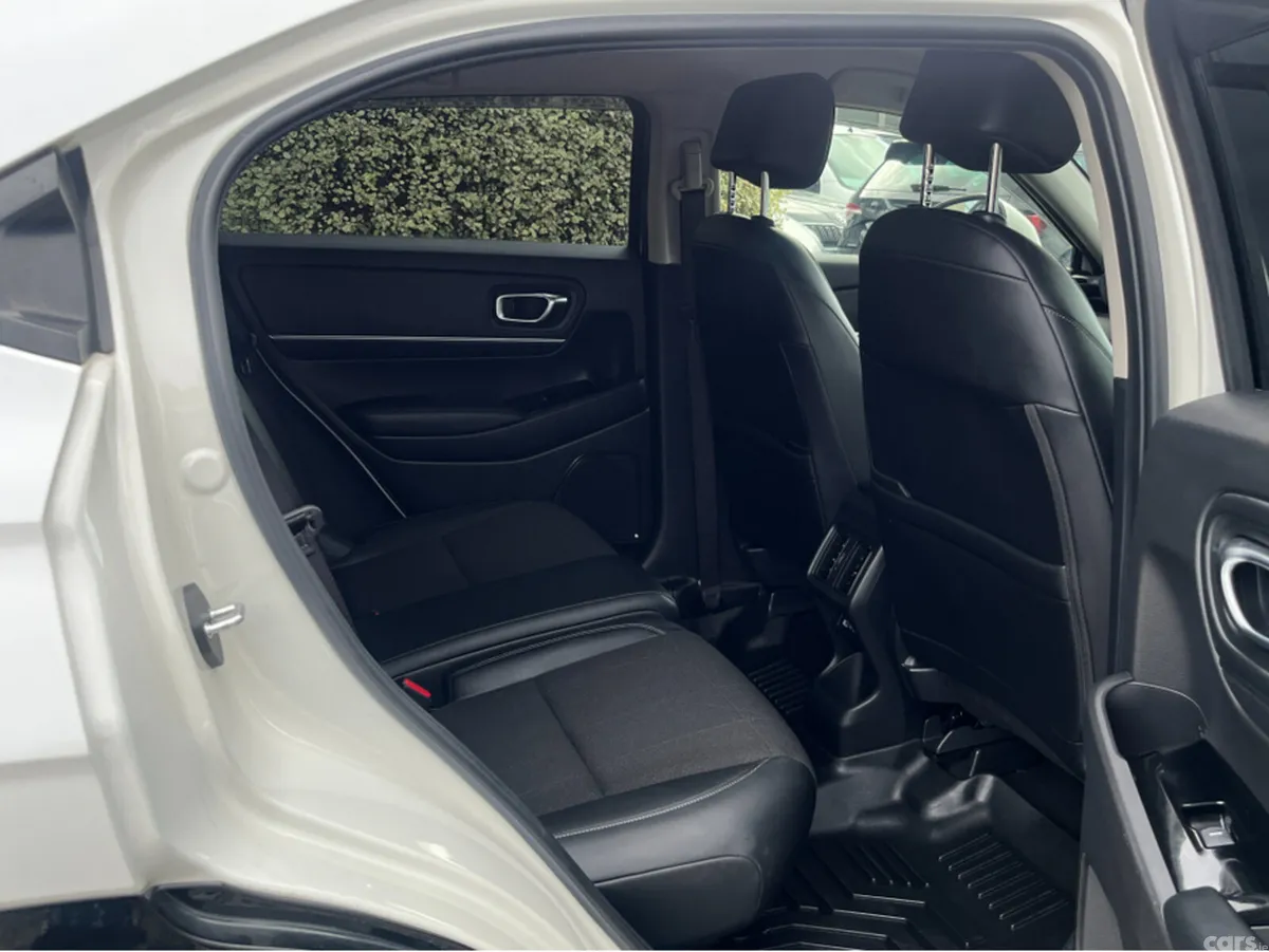 Honda Vezel SUV, Petrol Hybrid, 2022, White
