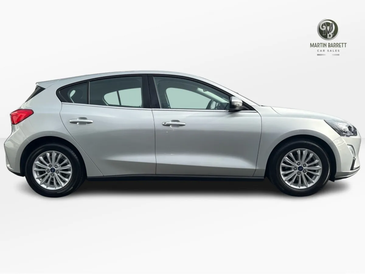 Ford Focus Hatchback, Petrol, 2022, Grey