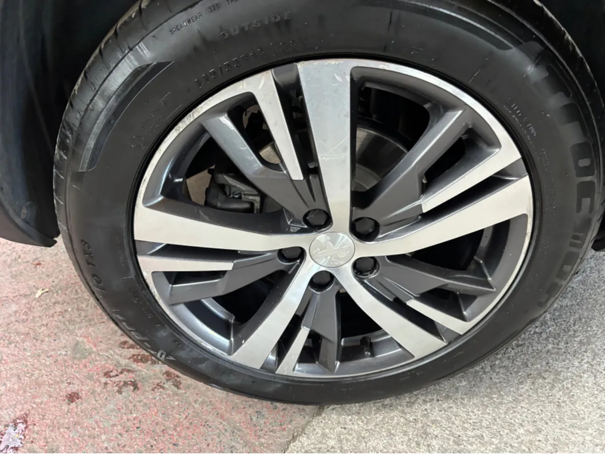 Peugeot 5008 MPV, Diesel, 2024, Brown