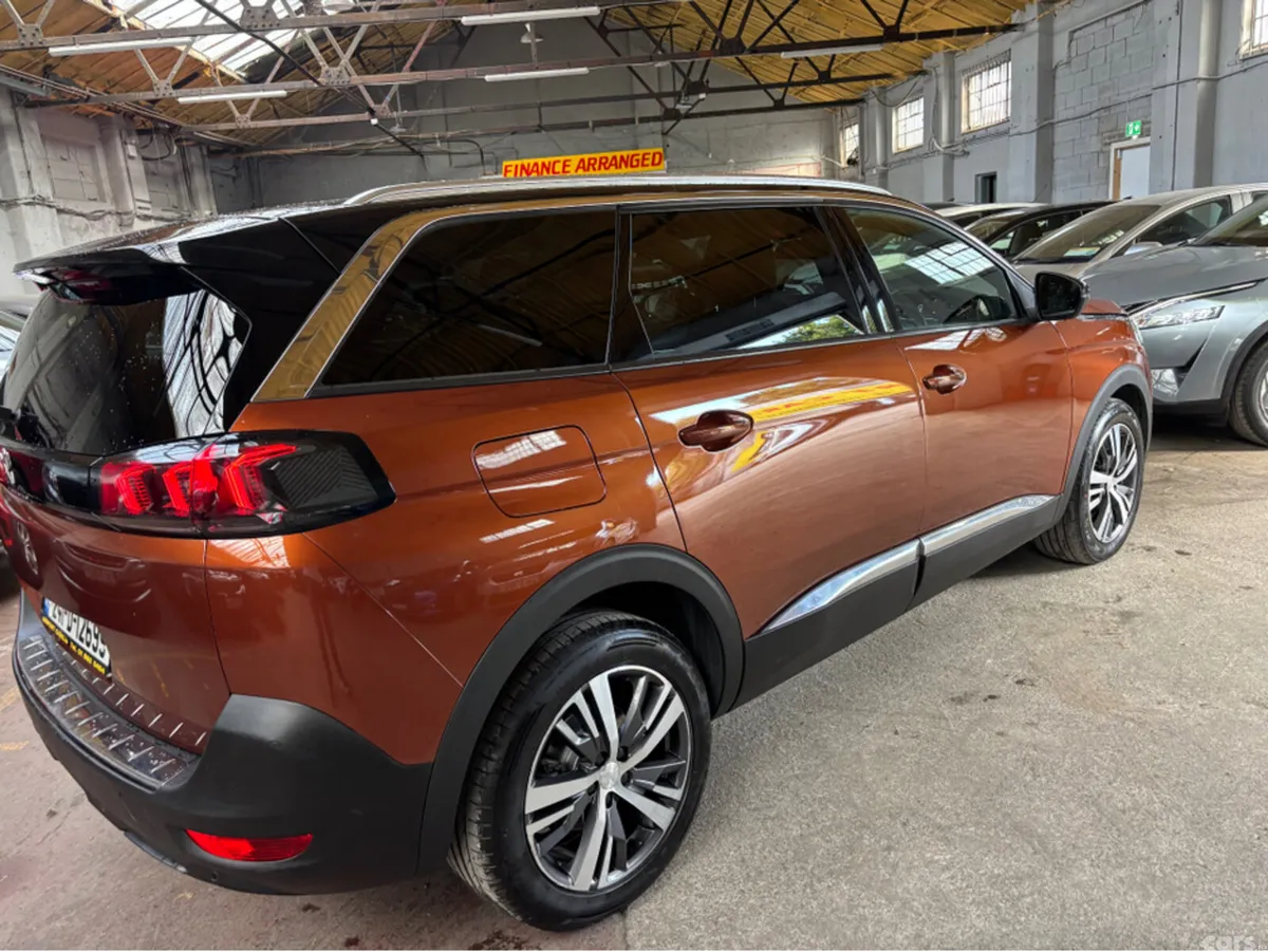 Peugeot 5008 MPV, Diesel, 2024, Brown