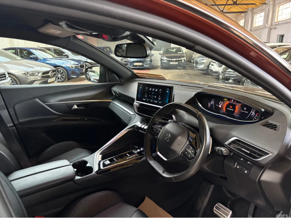Peugeot 5008 MPV, Diesel, 2024, Brown