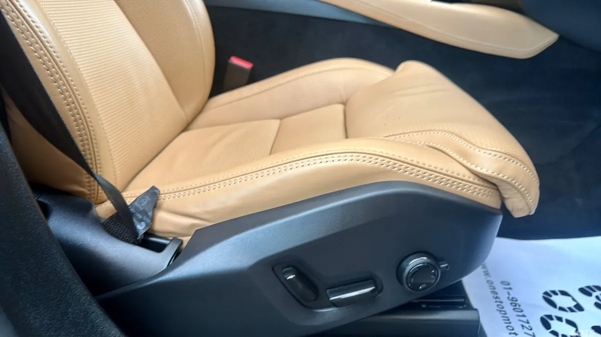 Volvo XC90 SUV, Petrol Plug-in Hybrid, 2024, Gold