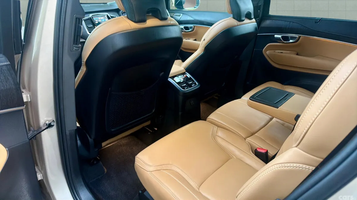 Volvo XC90 SUV, Petrol Plug-in Hybrid, 2024, Gold