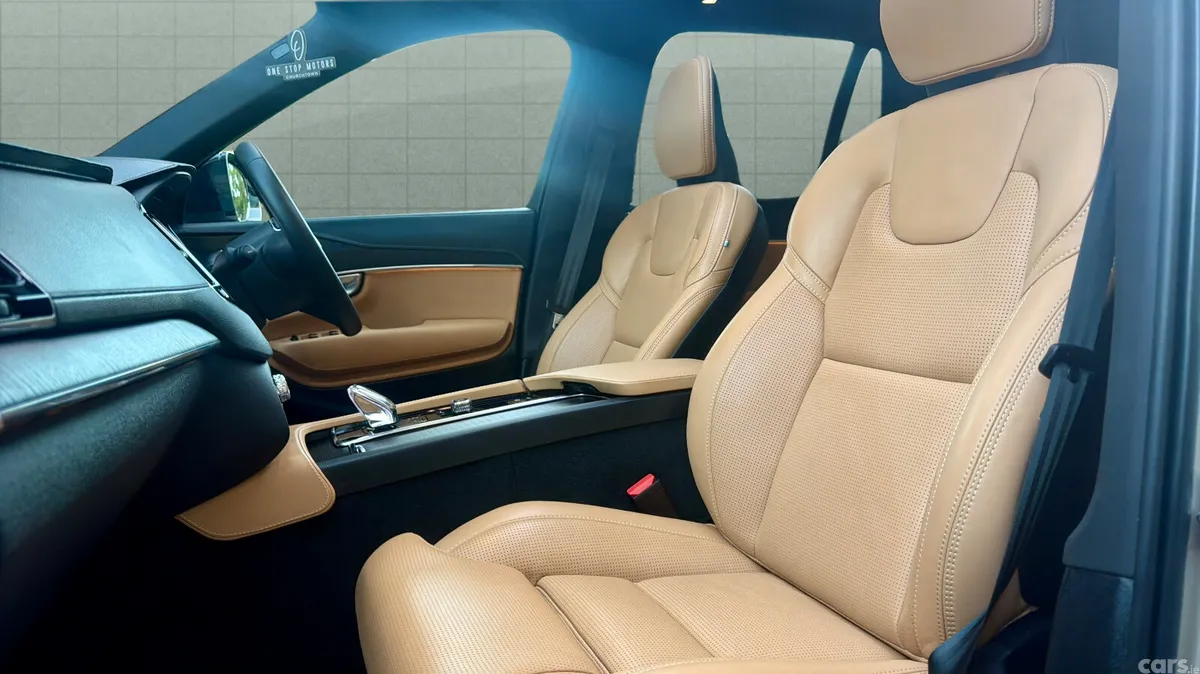 Volvo XC90 SUV, Petrol Plug-in Hybrid, 2024, Gold