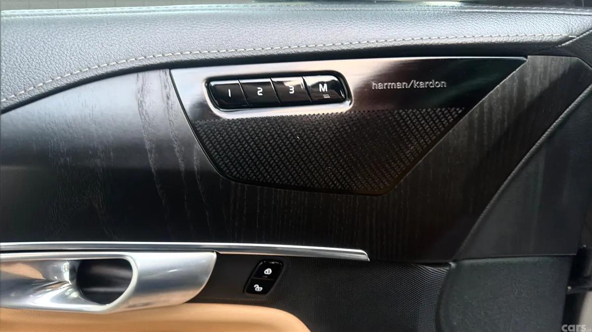 Volvo XC90 SUV, Petrol Plug-in Hybrid, 2024, Gold