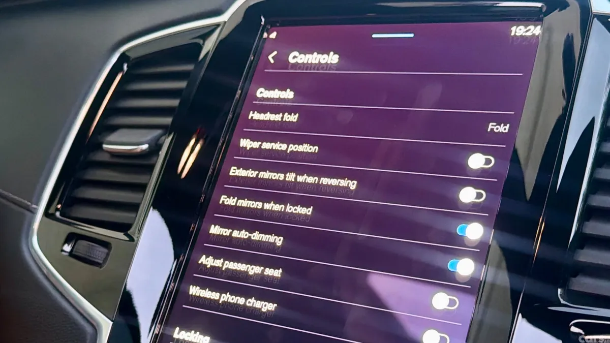 Volvo XC90 SUV, Petrol Plug-in Hybrid, 2024, Gold
