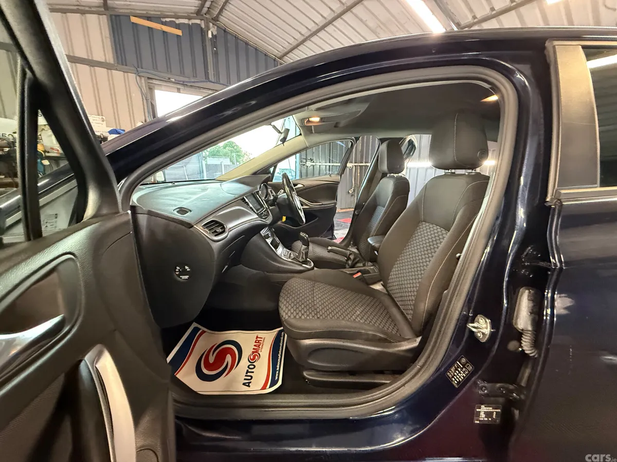 Vauxhall Astra Hatchback, Petrol, 2019, Blue