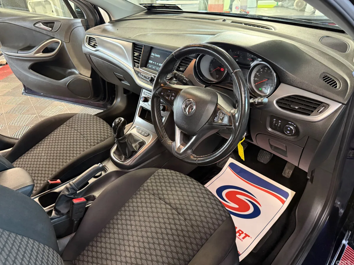 Vauxhall Astra Hatchback, Petrol, 2019, Blue