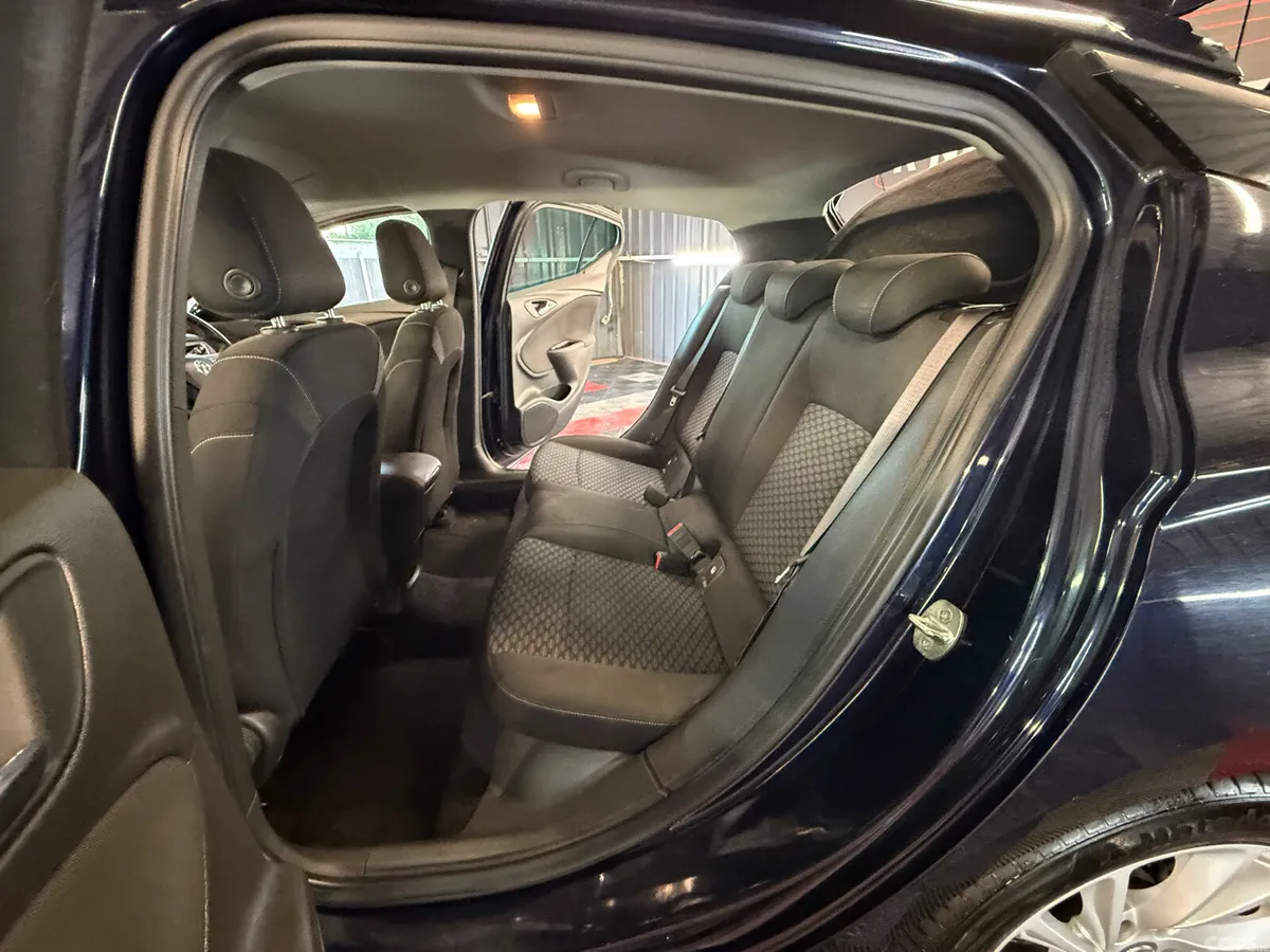 Vauxhall Astra Hatchback, Petrol, 2019, Blue