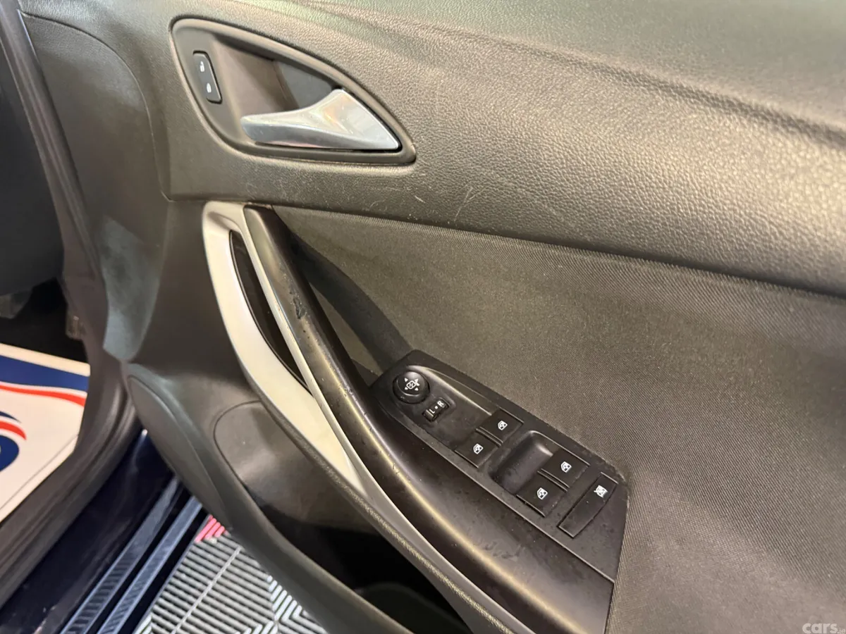 Vauxhall Astra Hatchback, Petrol, 2019, Blue