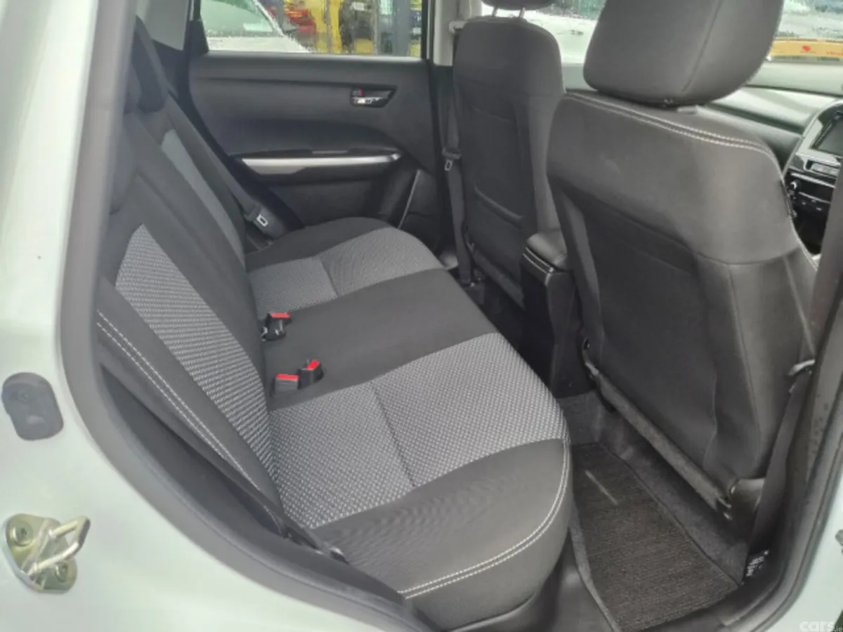 Suzuki Vitara Hatchback, Petrol Hybrid, 2022, White