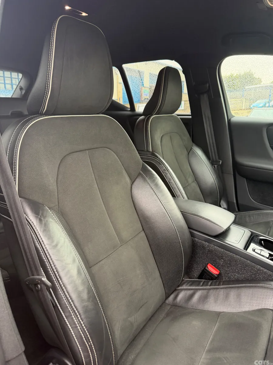 Volvo XC40 SUV, Diesel, 2019, Red
