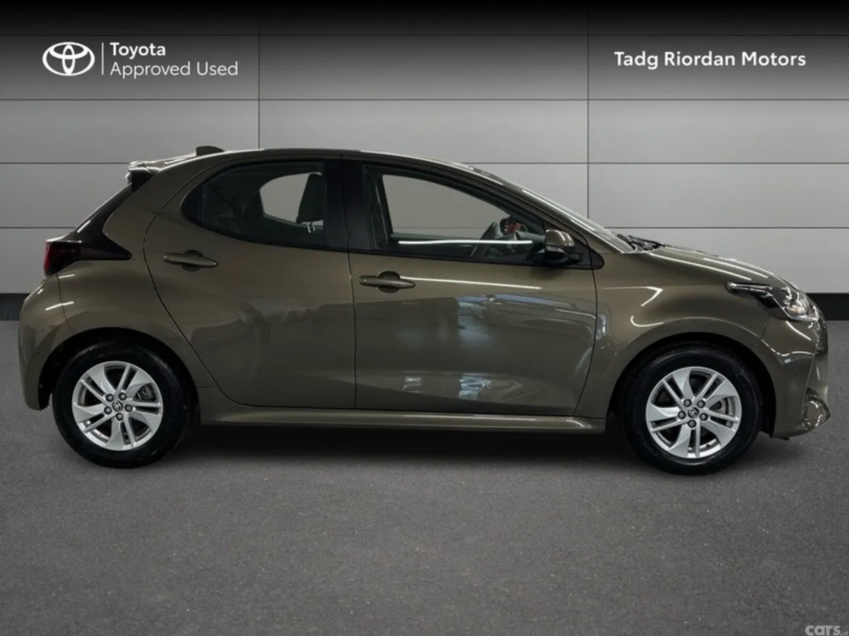 Toyota Yaris Hatchback, Petrol Hybrid, 2024, Bronze
