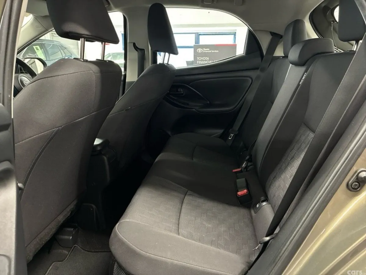 Toyota Yaris Hatchback, Petrol Hybrid, 2024, Bronze