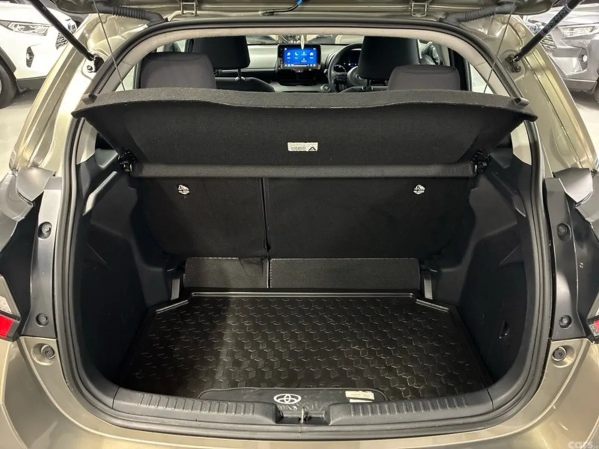 Toyota Yaris Hatchback, Petrol Hybrid, 2024, Bronze