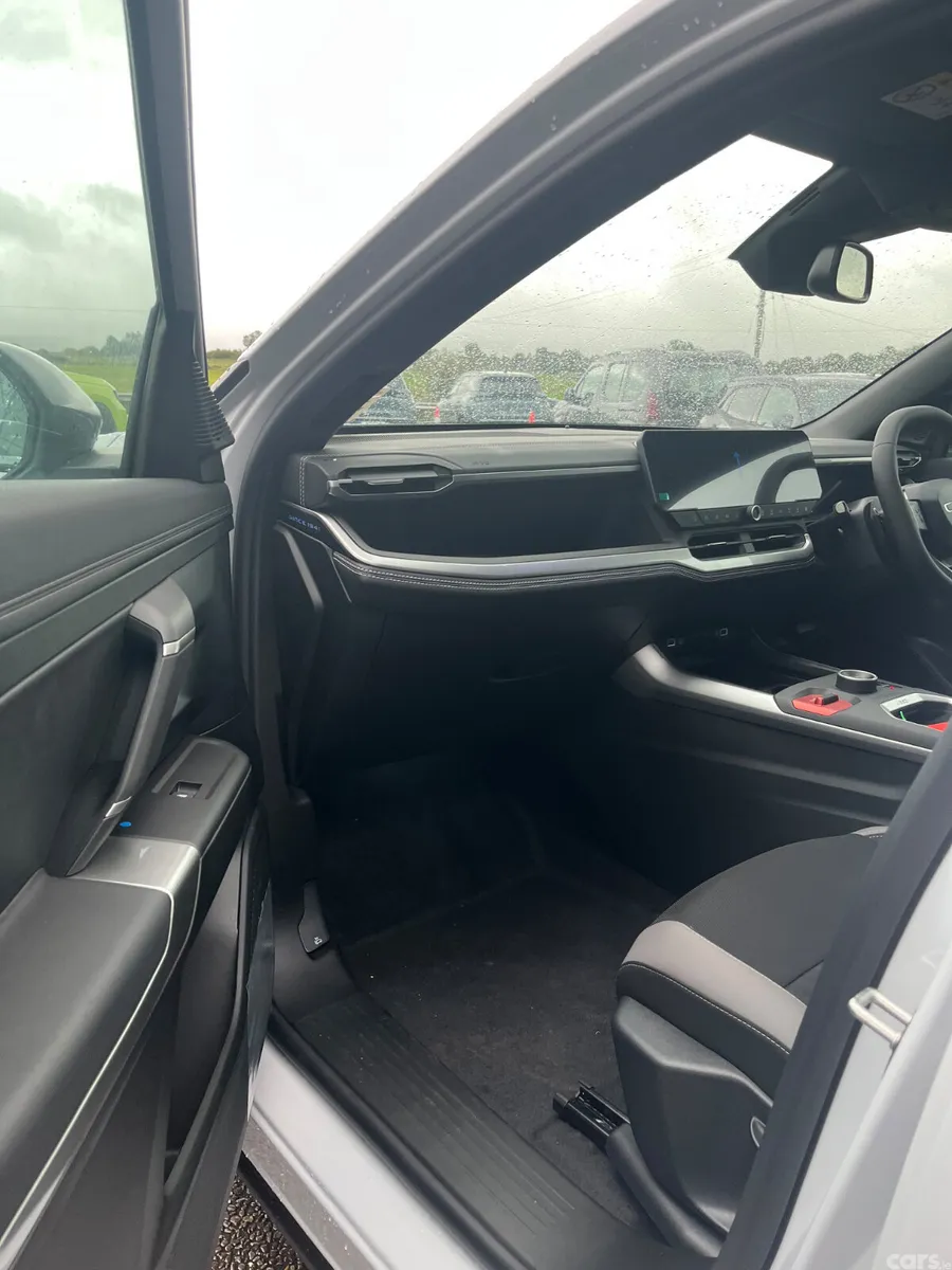 Jeep Compass SUV, Electric, 2026, White