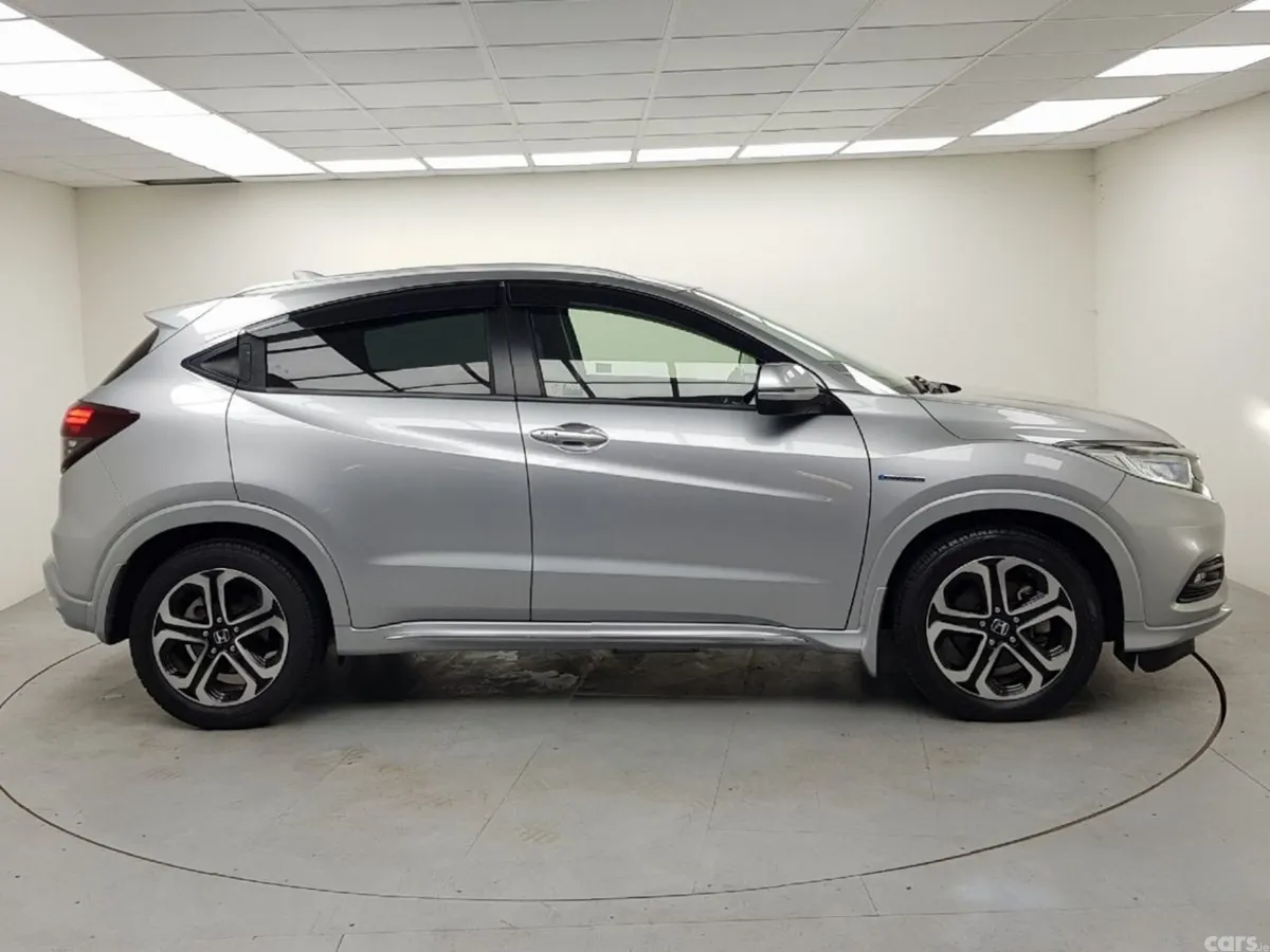 Honda Vezel SUV, Petrol Hybrid, 2018, Silver