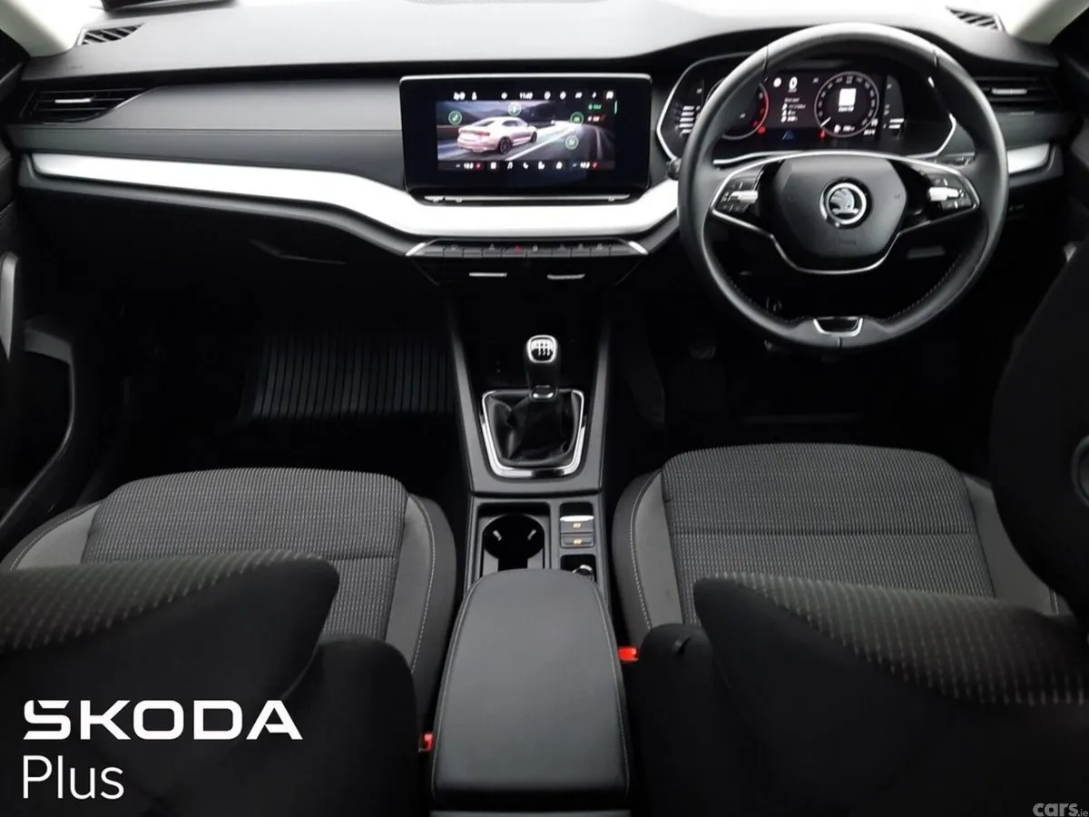 Skoda Octavia Saloon, Petrol, 2024, Silver