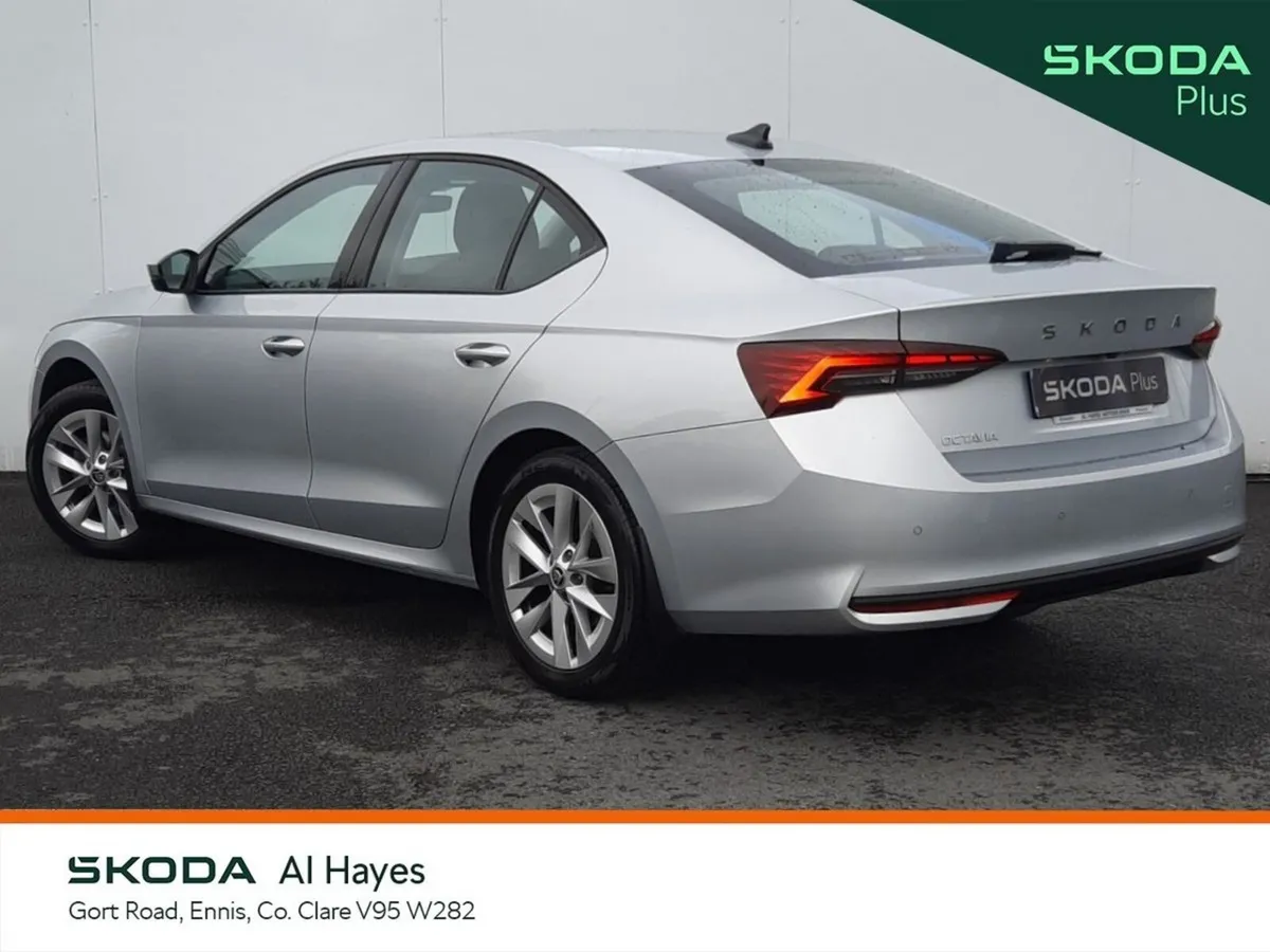 Skoda Octavia Saloon, Petrol, 2024, Silver