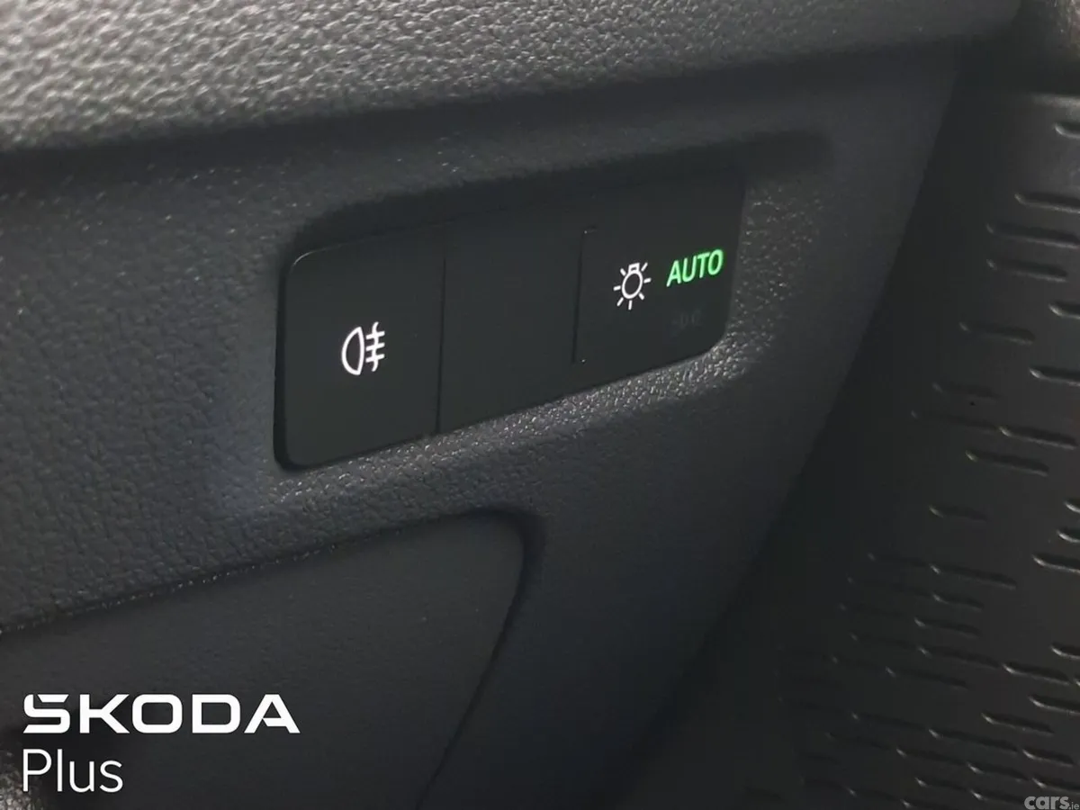 Skoda Octavia Saloon, Petrol, 2024, Silver