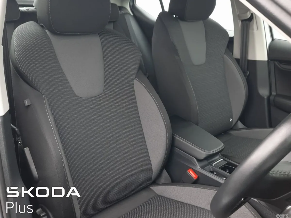 Skoda Octavia Saloon, Petrol, 2024, Silver