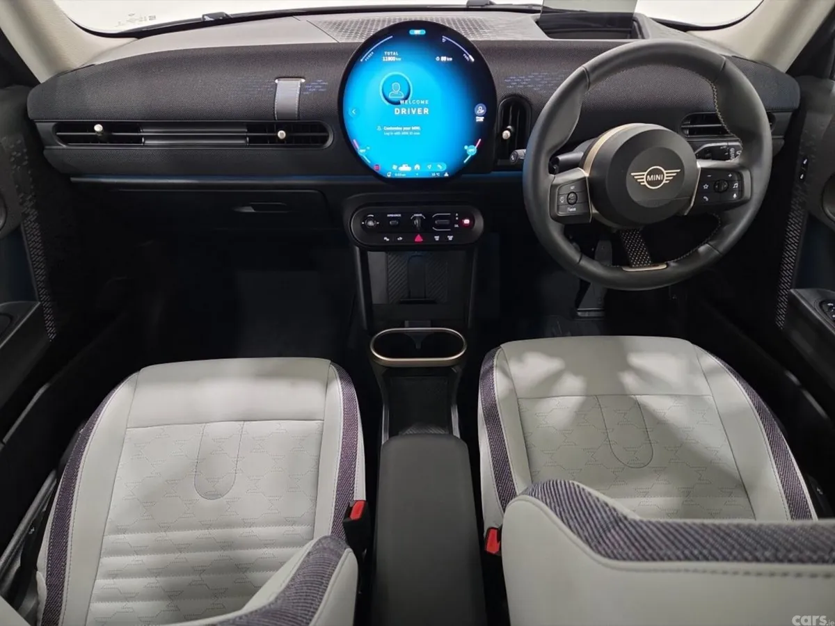 Mini Cooper Hatchback, Petrol, 2024, White