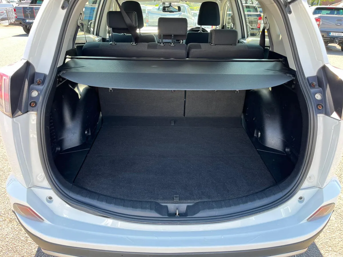 Toyota RAV4 SUV, Diesel, 2016, White
