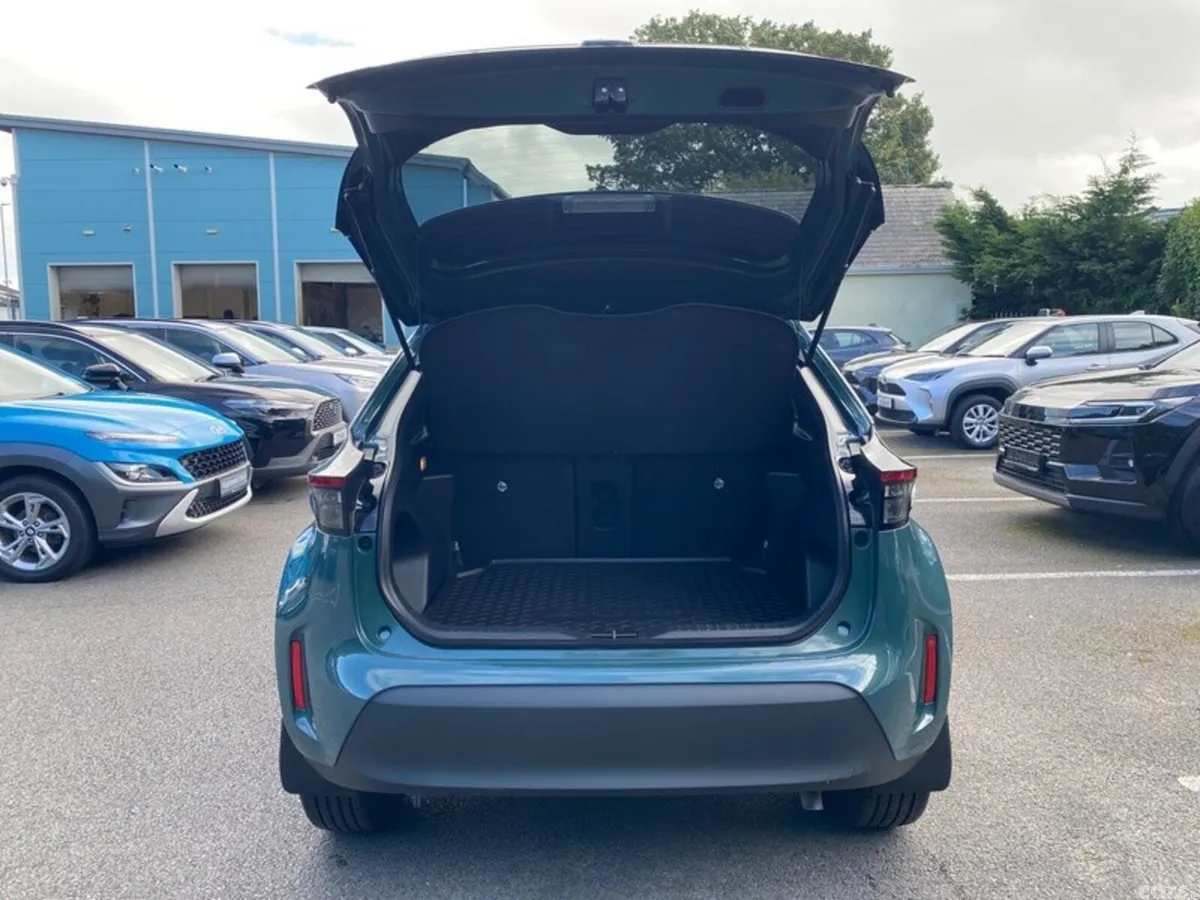 Toyota Yaris Cross SUV, Petrol Hybrid, 2026, Green