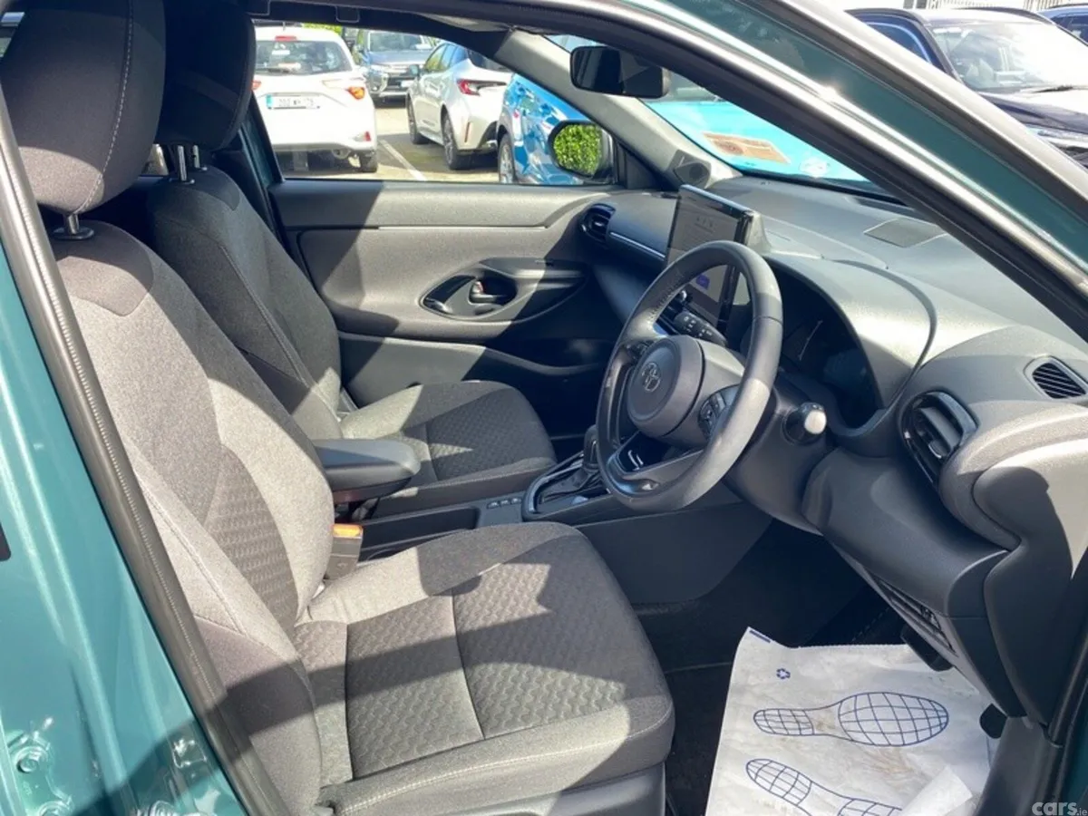 Toyota Yaris Cross SUV, Petrol Hybrid, 2026, Green