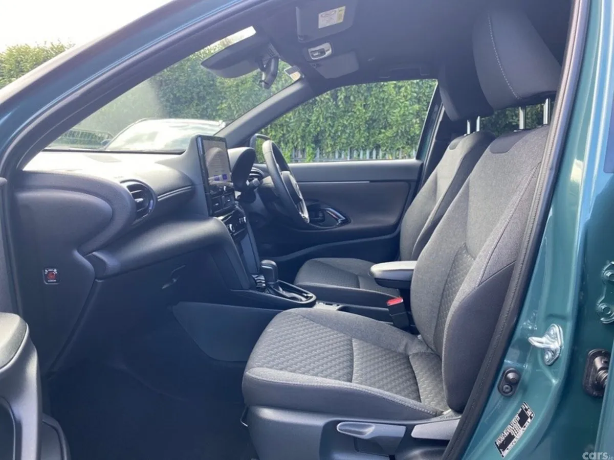Toyota Yaris Cross SUV, Petrol Hybrid, 2026, Green