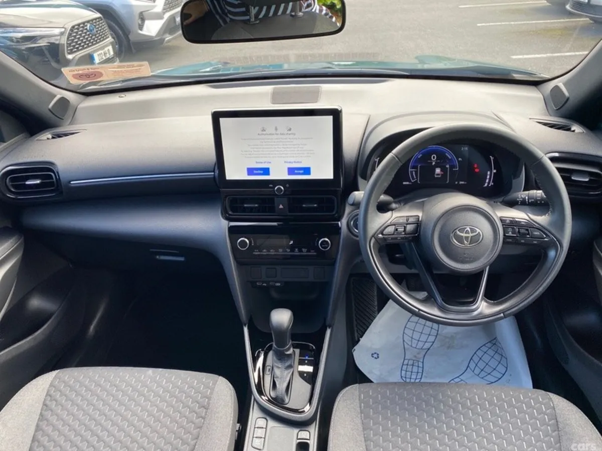 Toyota Yaris Cross SUV, Petrol Hybrid, 2026, Green