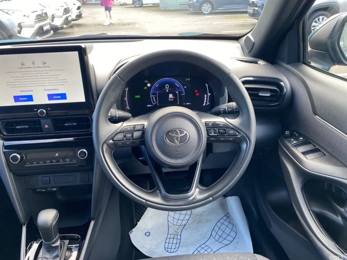 Toyota Yaris Cross SUV, Petrol Hybrid, 2026, Green