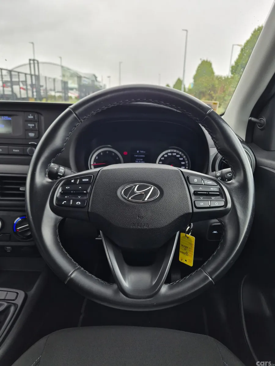 Hyundai i10 Hatchback, Petrol, 2022, White