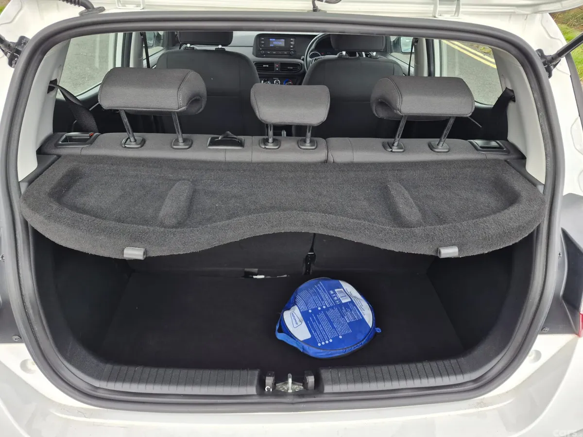 Hyundai i10 Hatchback, Petrol, 2022, White