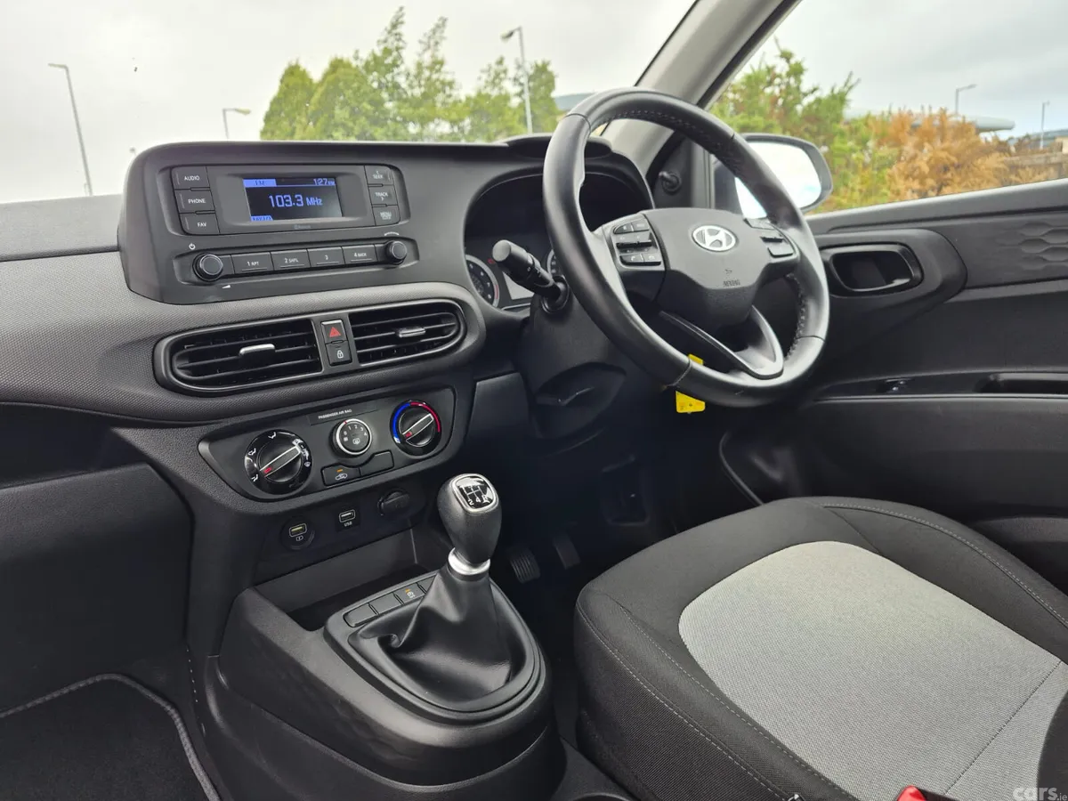 Hyundai i10 Hatchback, Petrol, 2022, White