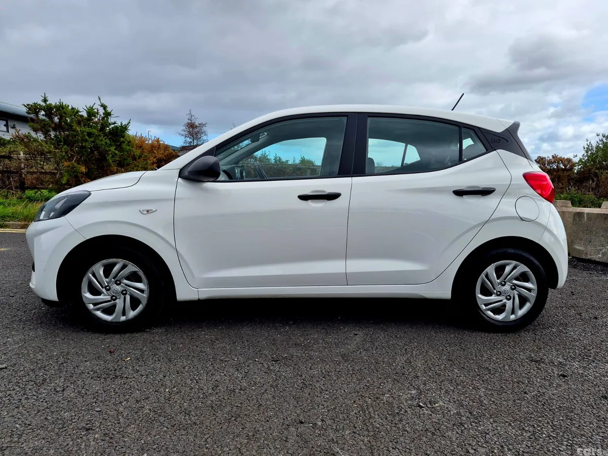 Hyundai i10 Hatchback, Petrol, 2022, White
