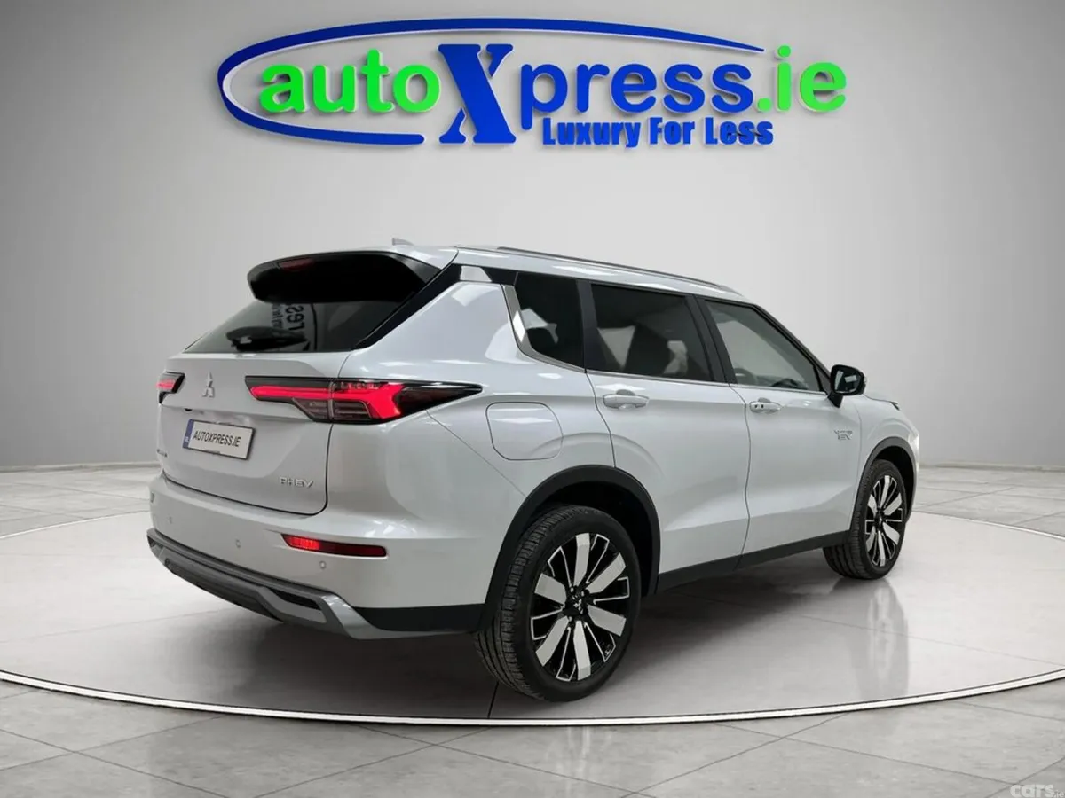 Mitsubishi Outlander SUV, Petrol Plug-in Hybrid, 2024, White